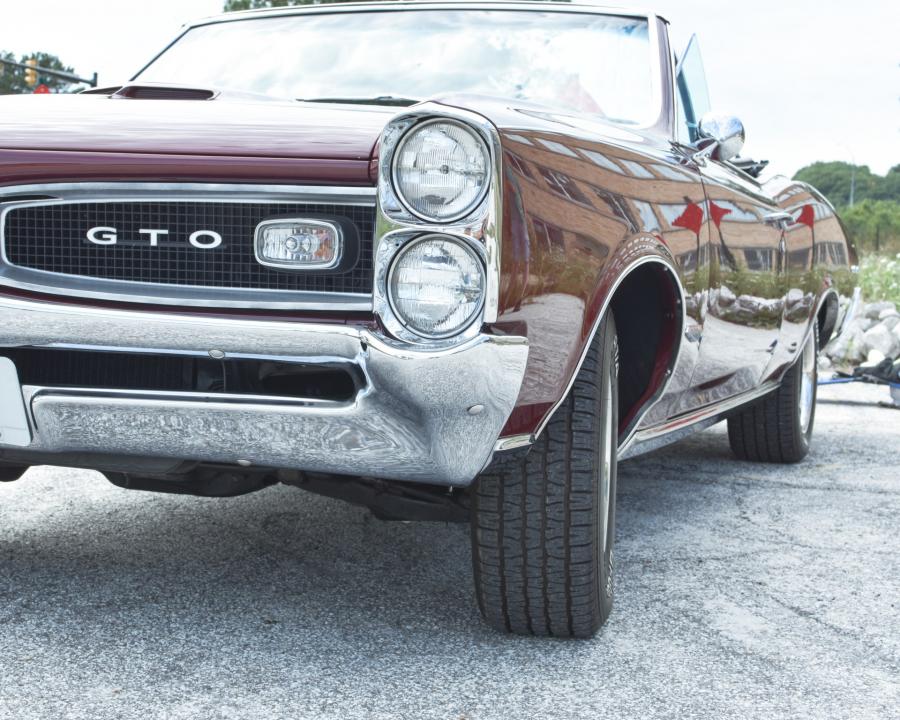 Детали экстерьера Pontiac Tempest GTO Convertible 1966 года  (фото 4 из 83)